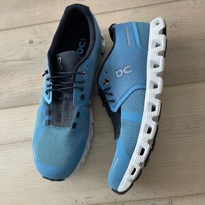 Blue Oncloud sneaker 9M